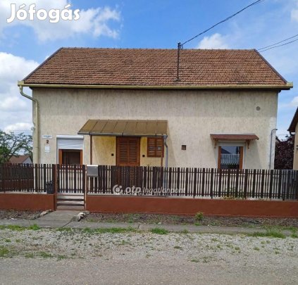Jászberényi 178 nm-es ház eladó