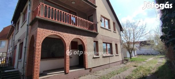 Jászberényi 206 nm-es ház eladó