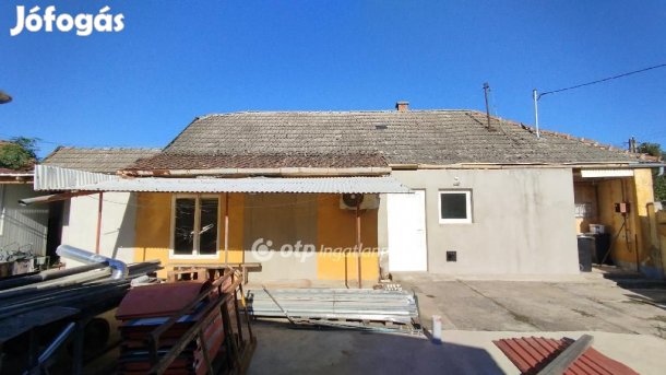 Jászberényi 68 nm-es ház eladó