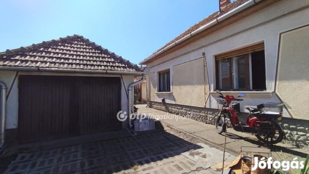 Jászberényi 74 nm-es ház eladó