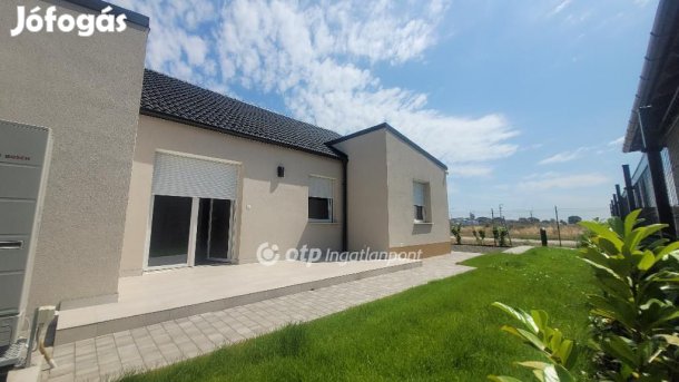 Jászberényi 85 nm-es lakás eladó