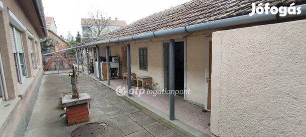 Jászberényi 91 nm-es ház eladó