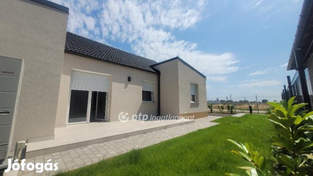 Jászberényi eladó 85 nm-es lakás