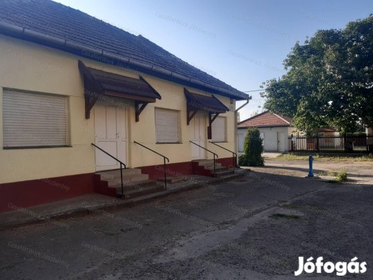 Jászdózsa központjában, 425 nm-es telken,177 nm-es üzlethelyiség eladó