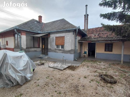 Jászfényszarui 67 nm-es ház eladó