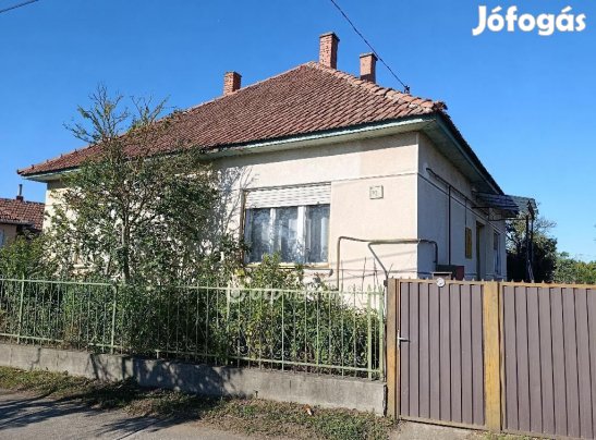 Jászfényszarui eladó 84 nm-es ház