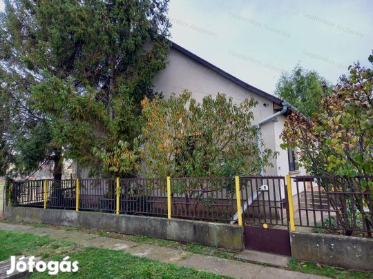 Jászkiséren eladó egy 92 nm-es 3 szobás családi ház