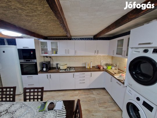 Jászladányban 3+1fél szoba 110m2 eladó