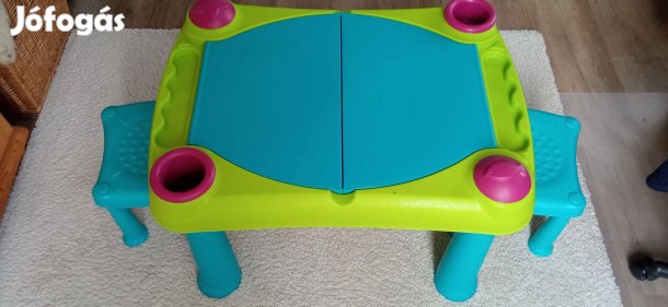 Játék asztal 2 székkel