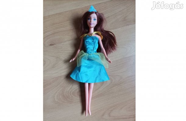 Játék baba, kék ruhában