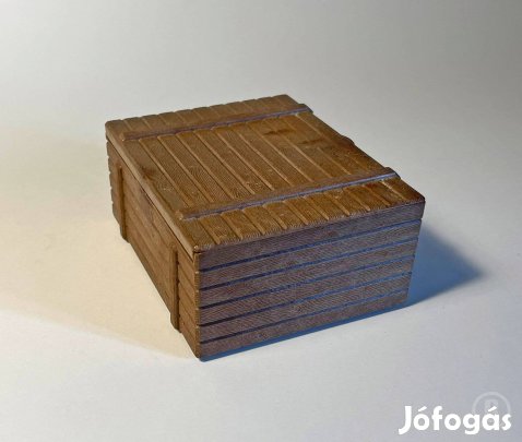 Játék doboz (9,5 x 8 x 4,5 cm) - - - (Csak személyesen!)