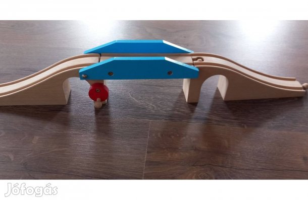 Játék fa híd elem vonatpályához csatlakoztatható