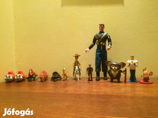 Játék figurák 12 db