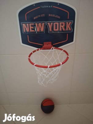 Játék kosárpalánk labdával 