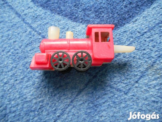 Játék sípoló mozdony