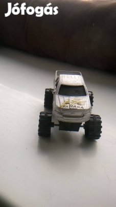 Játékautó , terepjáró , műanyag , 9 x 5 cm ,használt