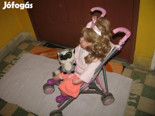 Játékbaba 55 cm élethű dús hajú játékkocsival nagy szempillás