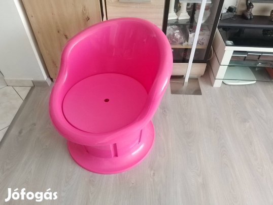 Játéktárolós rózsaszínű, erős anyagú műanyag fotel (újszerű)