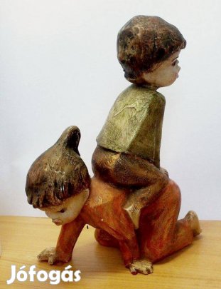 Játszadozó gyerekek, égetett gipsz kerámia nipp Németországból