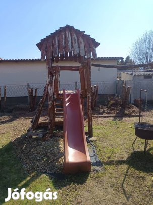 Játszóház hintával