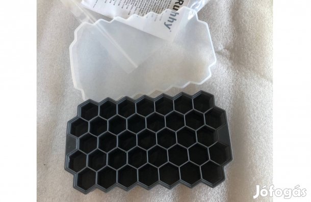 Jégkocka készítő forma fedővel / jégkockakészítő jégkockatartó 37db-os