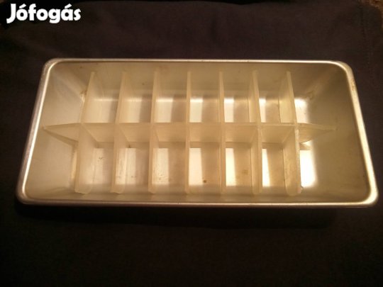 Jégkocka készítő tálca 
