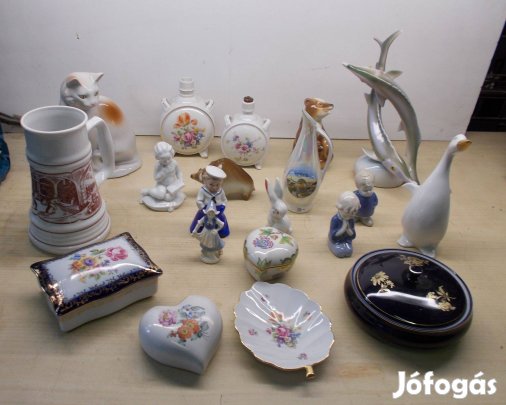Jelölt és jelöletjen porcelán vitrin lelet 19 db vegyesen