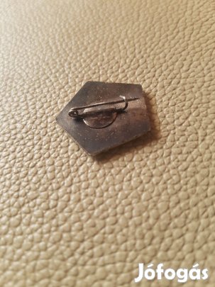 Jelvény kitűző Mérete: 25mm x 25mm Gyűjteménybe ajánlom