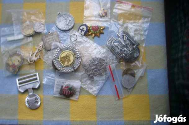 Jelvények, zsetonok vegyesérmék 30 dkg aUNC