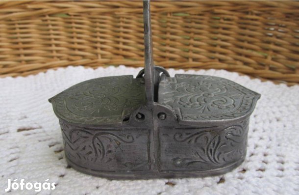 Jelzett Peltro ón só-bors tartó, kínáló