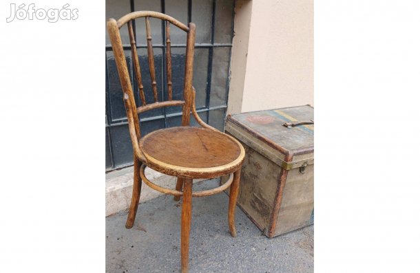 Jelzett Thonet Mundus szék