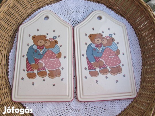 Jelzett, falra akasztható bájos maci mintás fajansz edény alátétek