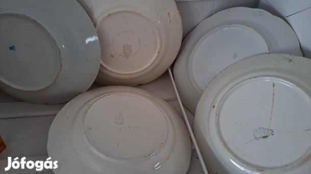 Jelzett, fehér porcelan tányérok, 10db