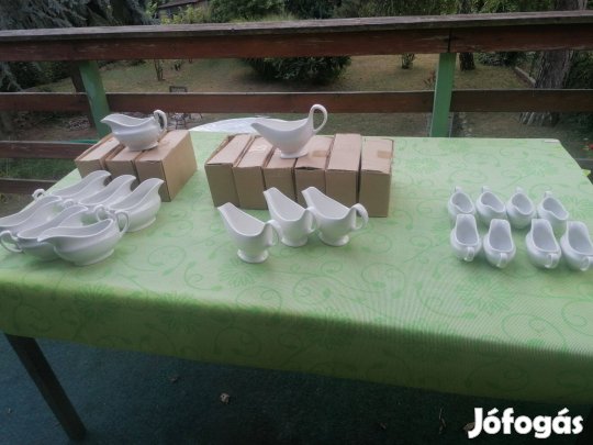 Jelzett, márkás, porcelán szósz és mártás kiöntő eladó!