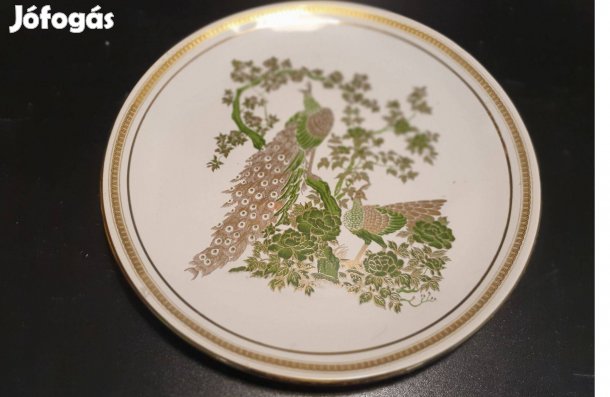 Jelzett feliratozott aranyozott páva motívumos dísztányér
