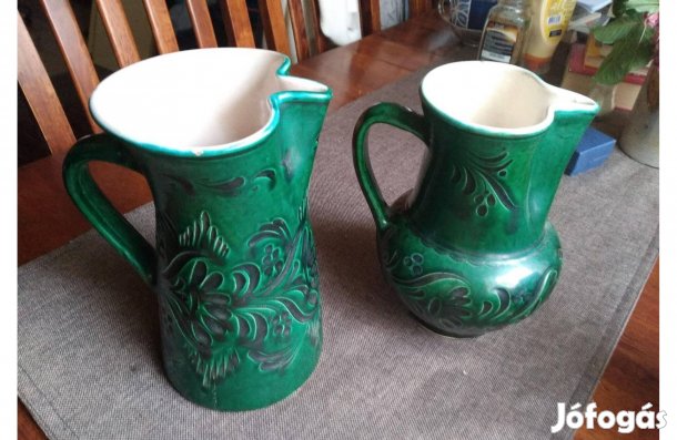 Jelzett népi kerámia majolika váza butykos kulacs és sörös készlet,