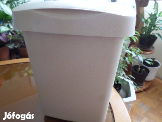 Jelzett szemetes tároló új