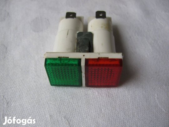 Jelzőlámpa piros-zöld egybe építve