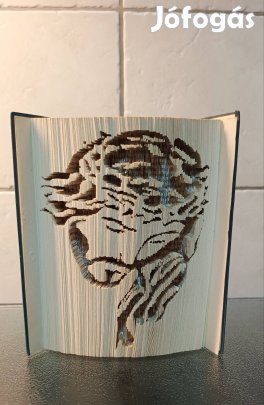 Jézust ábrázoló könyvszobor