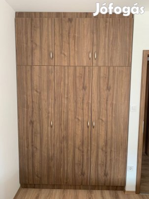 Jó Állapotú Beépített Gardrób Szekrény