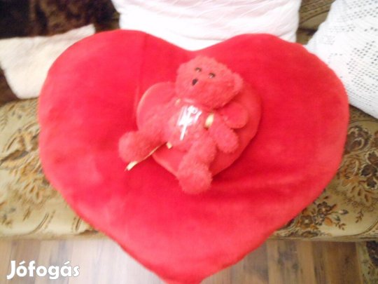 Jó Nagy plüss szívpárna egy kis macikással