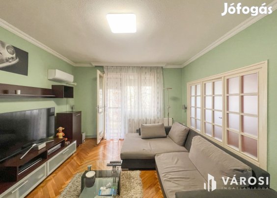 Jó állapot, nappali+2 háló, erkély, 1. emelet!