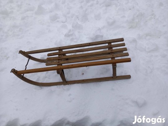 Jó állapotban lévő fa szánkó keresi gazdiját !