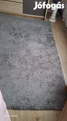 Jó állapotban lévő szobaszőnyeg szobát cserélne