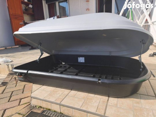 Jó állapotban lévő tetőbox
