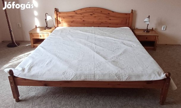 Jó állapotban lévő tömör fenyő franciaágy 180x200-as ágyráccsal