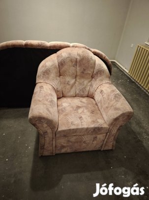 Jó állapotú 3+2+1-es ülőgarnitúra ingyen elvihető.