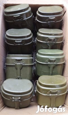 Jó állapotú MH katonai csajka és kulacs szettek