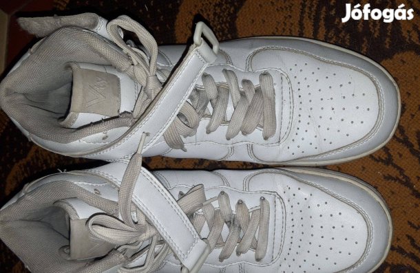 Jó állapotú, 45-s átmeneti vty sportcipő Olcsón