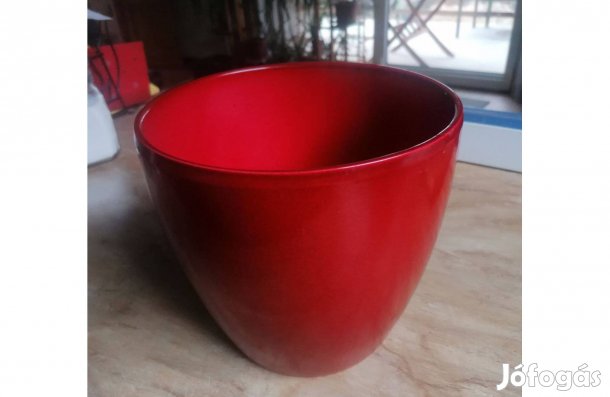 Jó állapotú, bordó kerámia kaspó eladó!